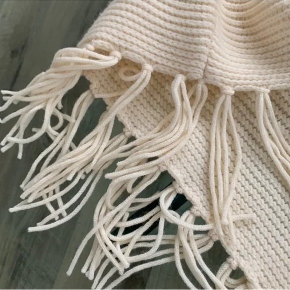 Elevated Boho, Cottage Core Tassle Talbot’s Cream Wool knit Poncho, Women's S/M - Picture 14 of 14